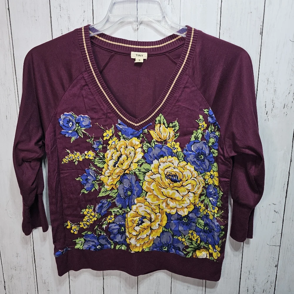 Tiny Anthropologie Ashlee Floral V-Neck Shirt Size Small 3/4 Sleeves Lightweight - Picture 2 of 8